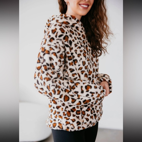 HYFVE Leopard Sherpa Pullover Size Large Hoodie Cream Brown Kangaroo Pocket - Picture 1 of 13